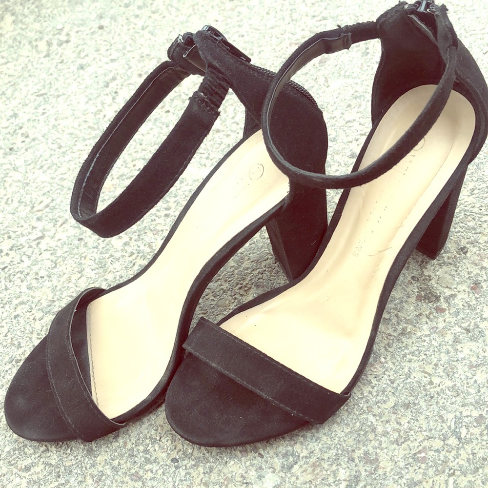 Black heels, little worn but no bad damage